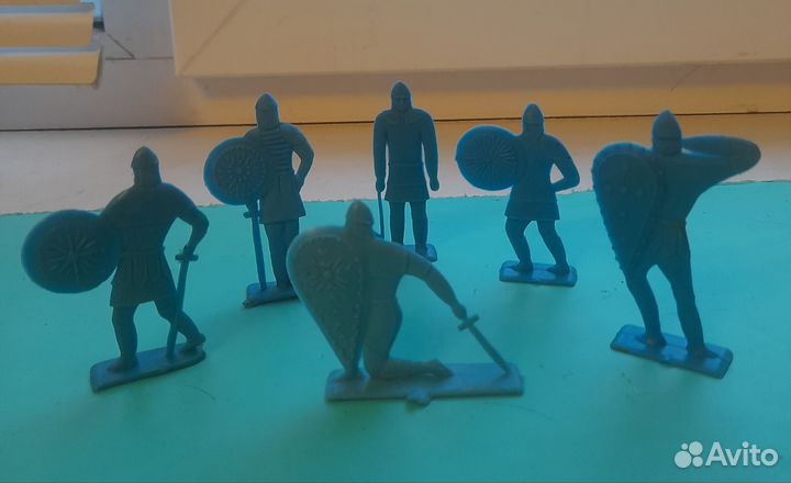 Солдатик пластмассовый