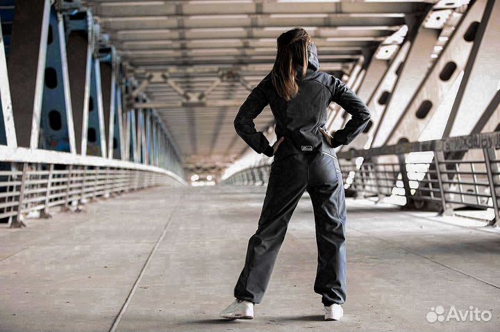 Горнолыжный комбинезон женский