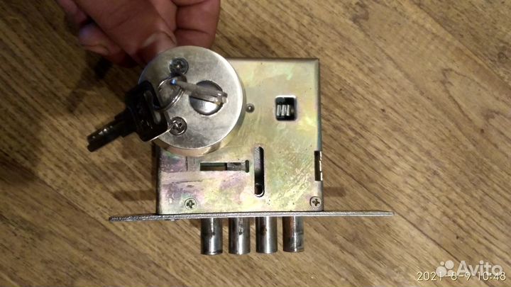 Замок дверной