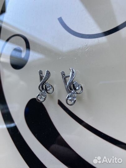 Серебряные серьги с фианитами