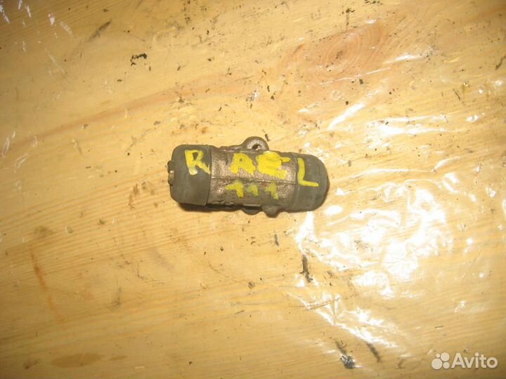 Рабочий тормозной цилиндр зад лево toyota AE100, E