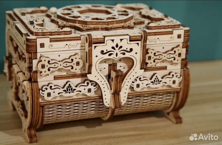 Шкатулка из дерева