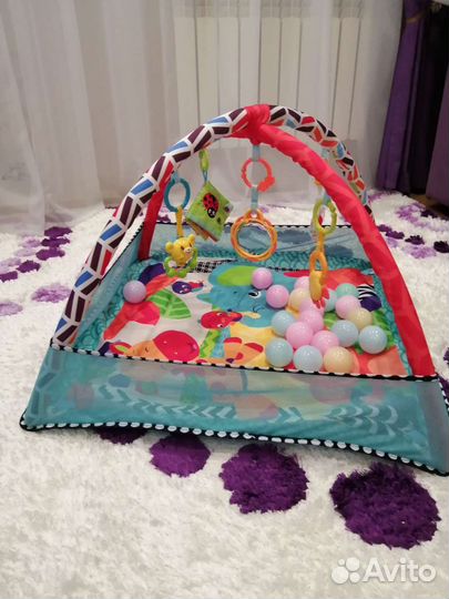 Манеж детский с шариками и игрушкам на кольцах