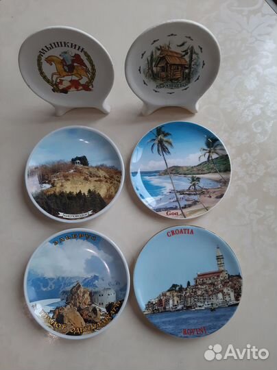 Сувенирные тарелки разных стран и городов