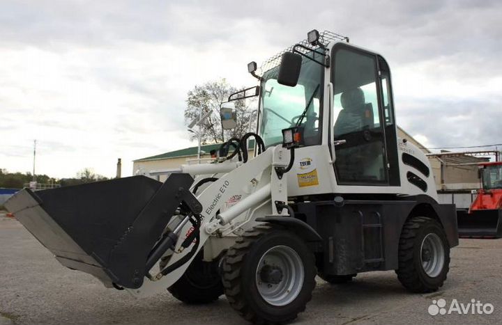 Фронтальный погрузчик Redstar E10, 2023