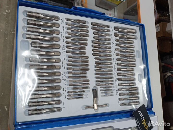 Набор метчиков и плашек 110 пр в метал кейсе