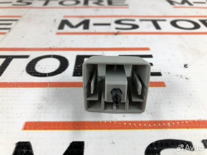 Крючок солнцезащитного козырька Mercedes-Benz