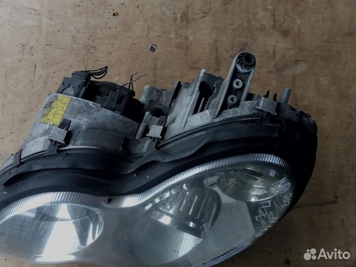 Фара левая Mercedes-Benz C-Class