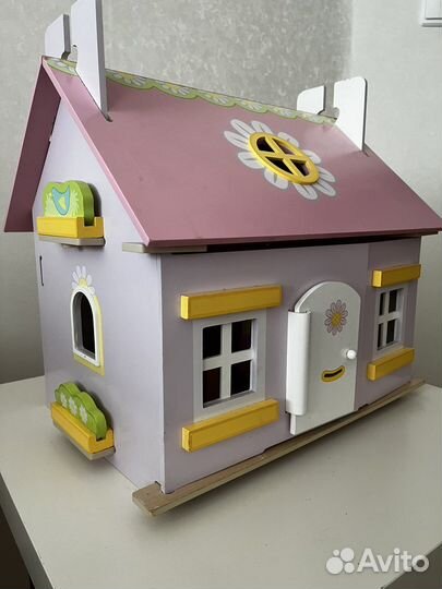 Развивающие игрушки (деревянный дом для кукол)