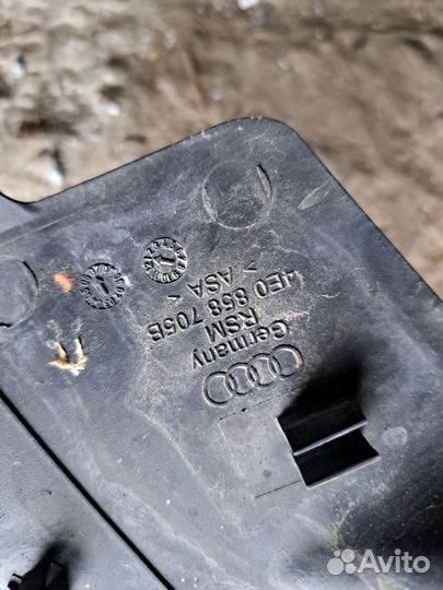 Накладка зеркала левая Audi A8 D3