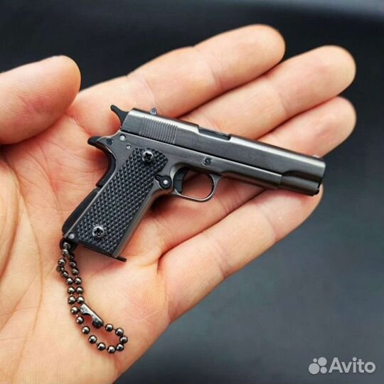 Брелок пистолет