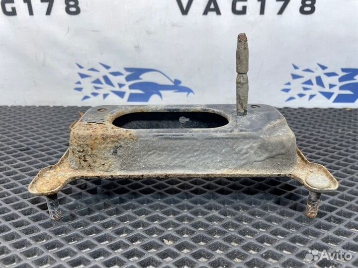 Кронштейн усилителя бампера задний правый Hyundai