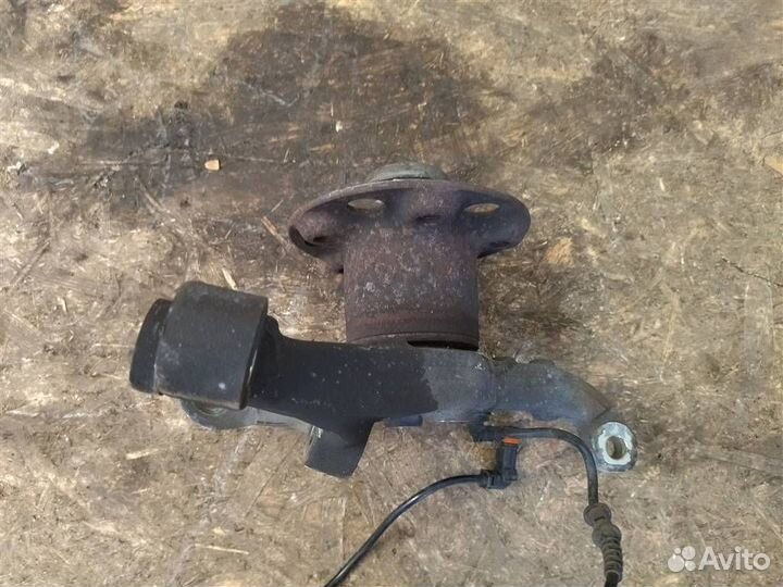 Кулак поворотный правый Mercedes-Benz CLS 63 AM