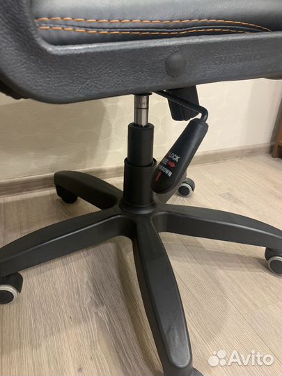 Офисное,компьютерное кресло