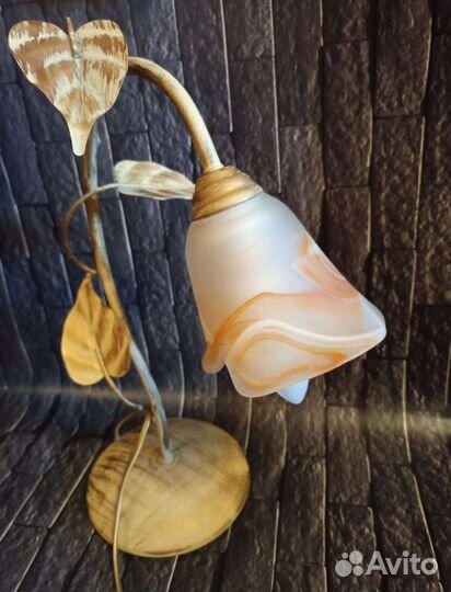 Лампа настольная светильник цветок