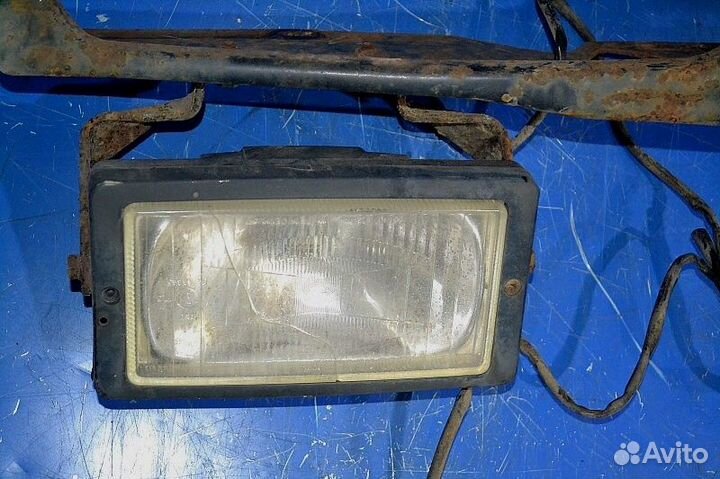 Кронштейн крепления фары, правой mercedes-benz 254