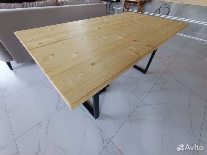 Обеденный стол из массива