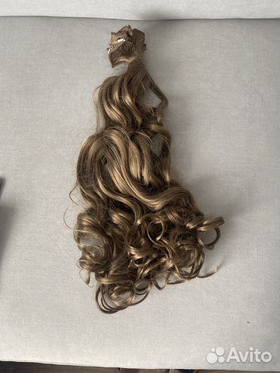 Волосы на заколках