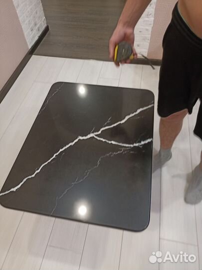 Стол из кварцевого агломерата