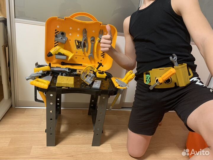 Набор инструментов игрушечный и верстак