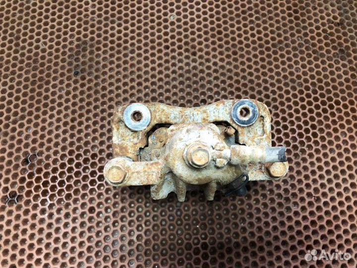 Суппорт задний левый Kia Sportage JE G4GC 2006