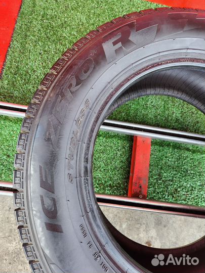 Pirelli Ice Zero FR 215/60 R16