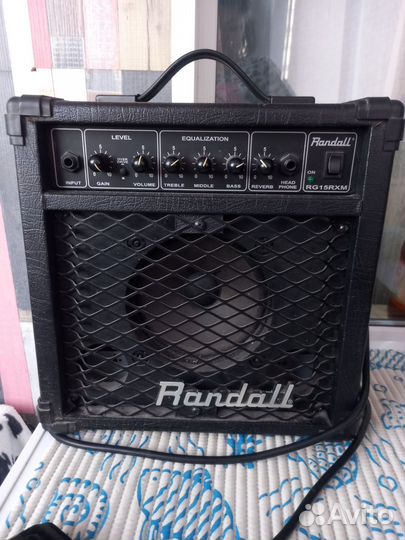 Басовый комбоусилитель