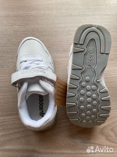 Белые кроссовки adidas 30
