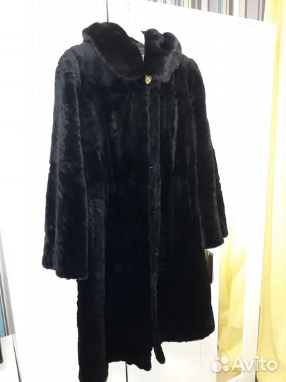 Шуба из меха бобрика новая