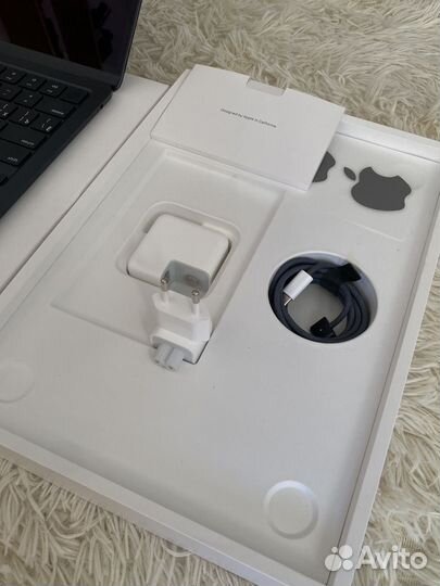 Macbook air 13 m2 8 256