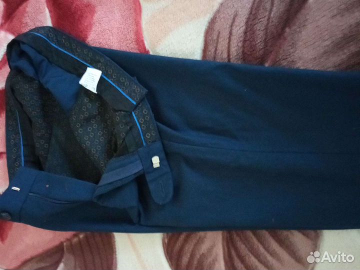 Школьный костюм 152-158новый