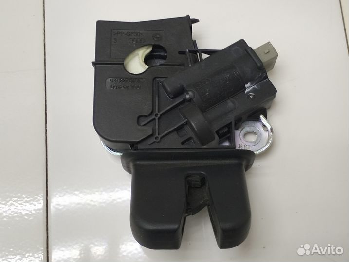 Замок багажника Audi A5 8T