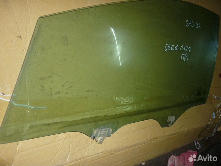 Стекло двери переднее левое Kia Ceed 2012