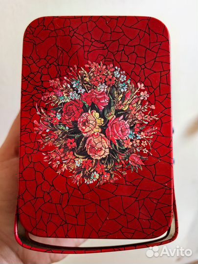 Коробка из-под чая красная с цветами шкатулка