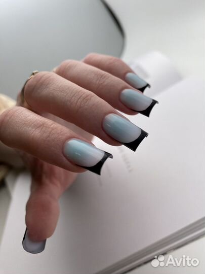 Услуги маникюра и педикюра