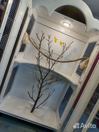 Большая клетка для птиц