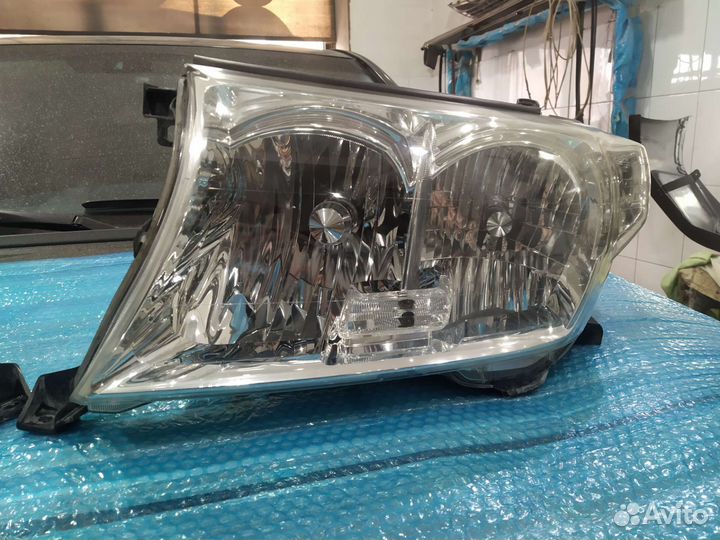 Фары на Toyota Land Cruiser 200