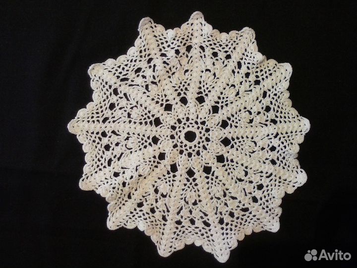 Декоративные ажурные салфетки, вязанные крючком
