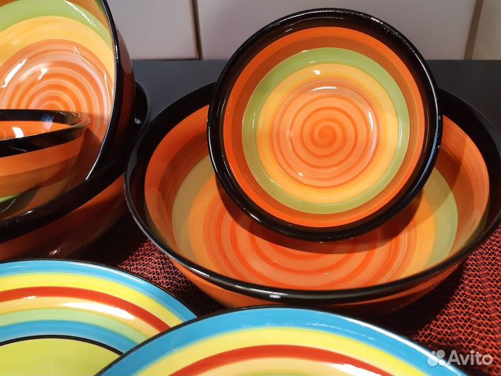 Набор керамической цветной посуды