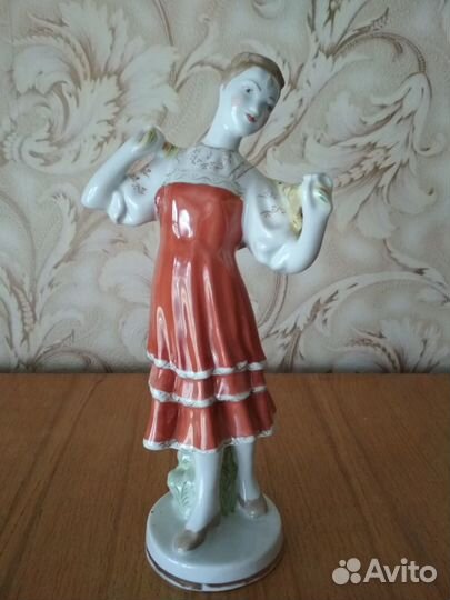 Фарфоровые статуэтки времен СССР