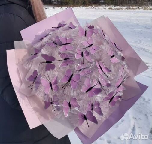 Букет с бабочками светящейся