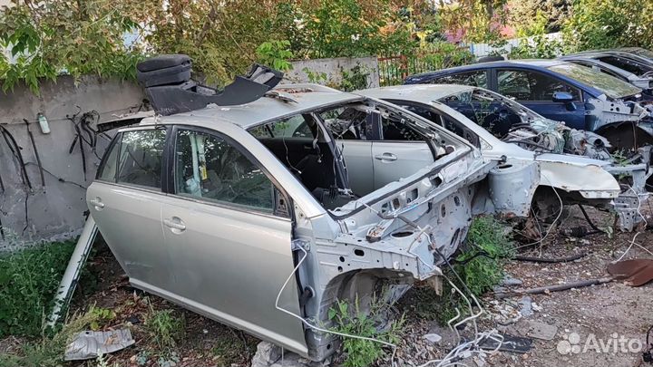 В разбор Toyota Avensis