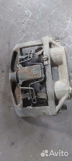 Суппорт тормозной передний на Volkswagen Phaeton