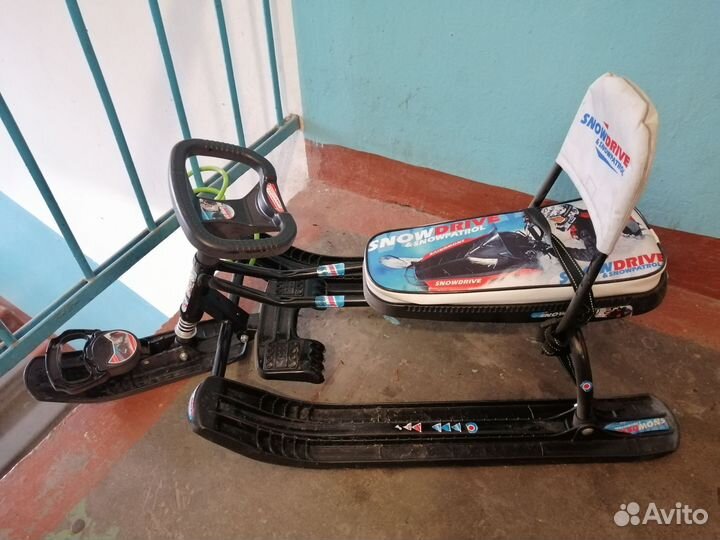 Детский снегокат со спинкой