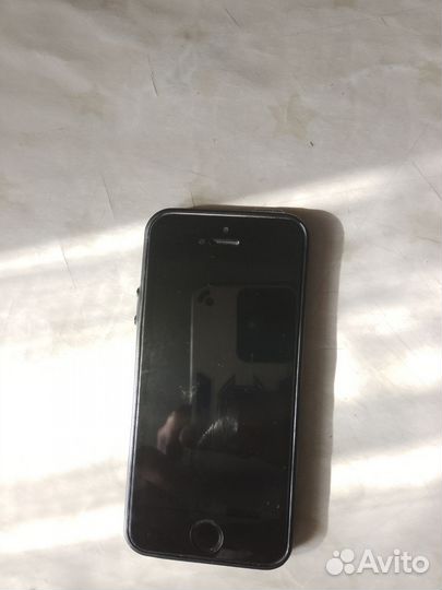 Продам айфон se