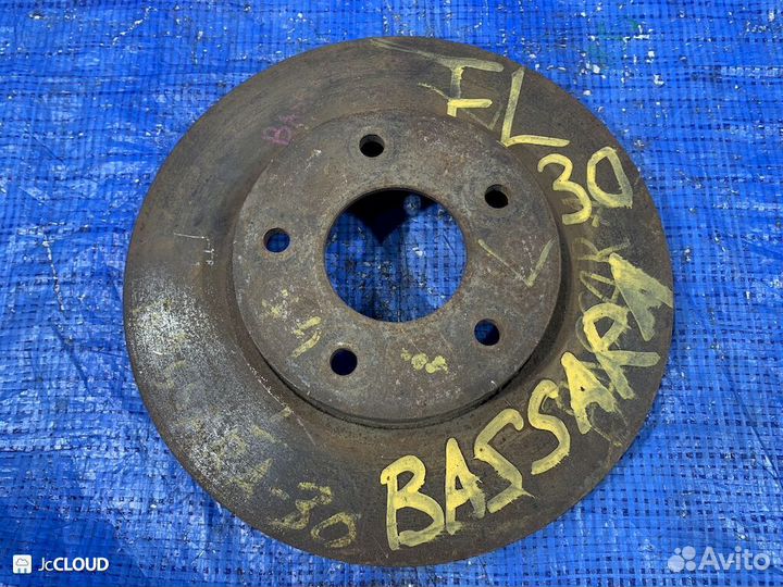 Тормозной диск на nissan bassara jtnu30 VQ30DE