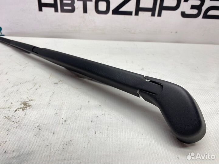 Поводок дворника задний Ford Focus 2 shda 2011