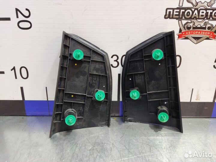 Накладка на дверь внутренняя задняя Kia Rio 4 G4FG