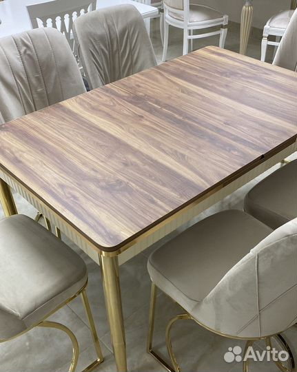 Стол и стулья