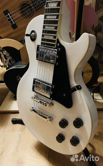 Электрогитара Les Paul + Аксессуар